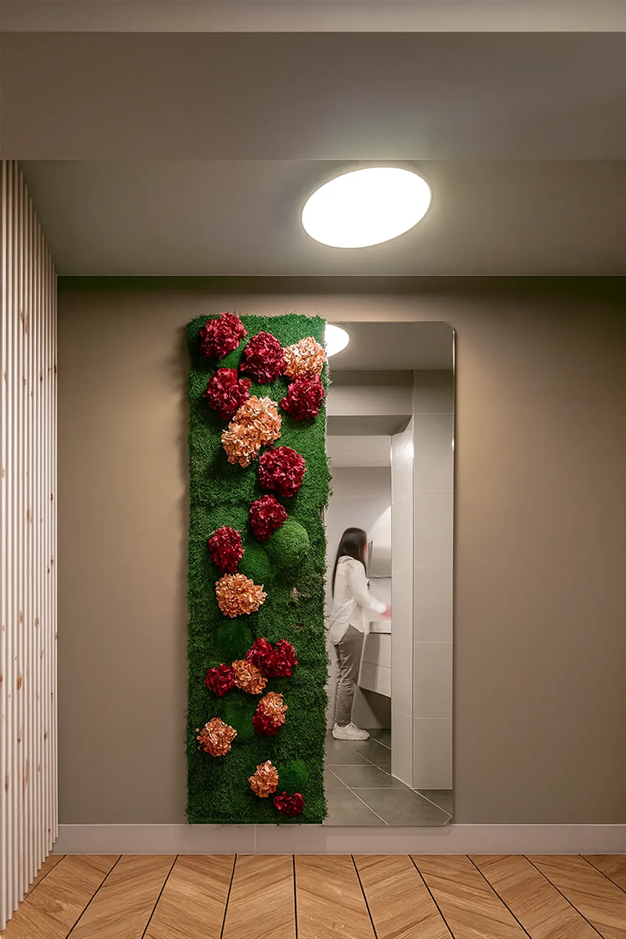 Blumenwand Moderne Flurgestaltung Spiegel — Wandbegrünung von MOOSMOOS